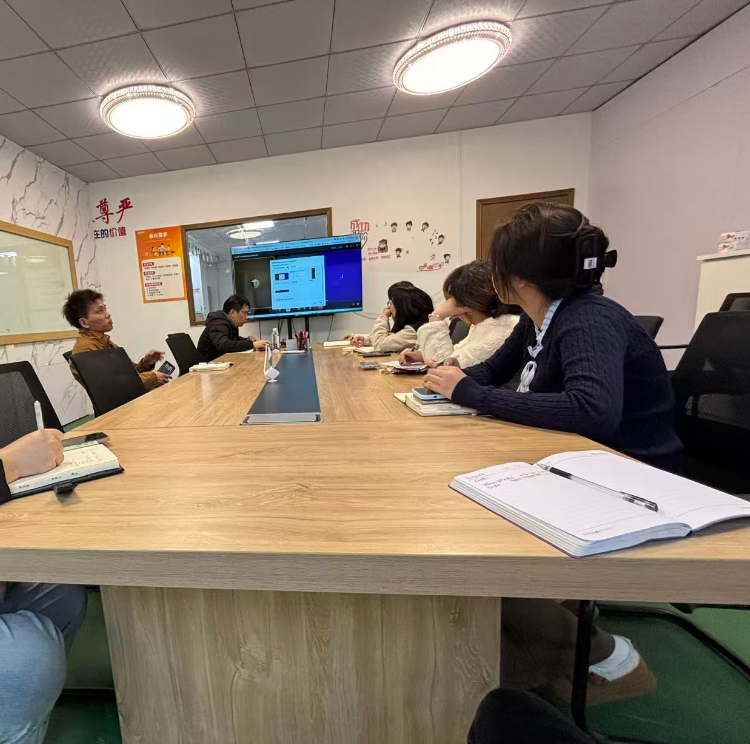 The project department held a year-end summary meeting